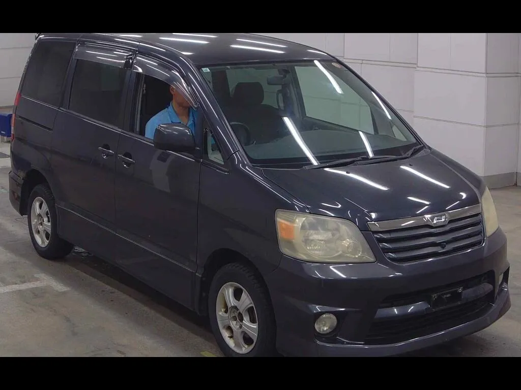 TOYOTA NOAH 4WD S