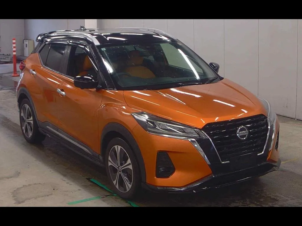 NISSAN KICKS 5D X TWO TONE INTERIOR EDITION