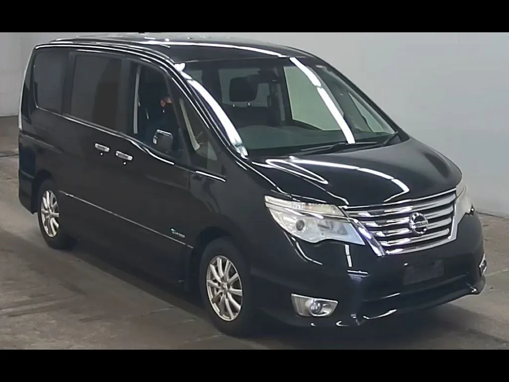 NISSAN SERENA 5D