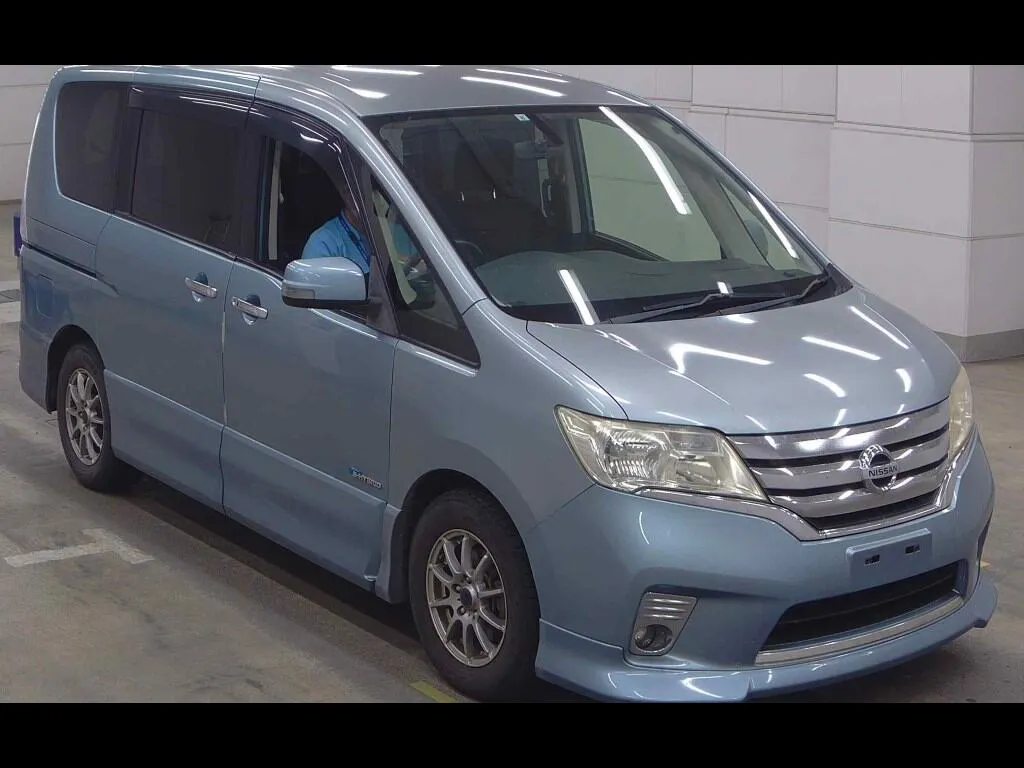 NISSAN SERENA 5D