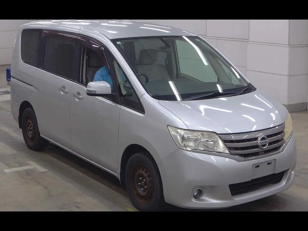 NISSAN SERENA 5D 4WD 20G