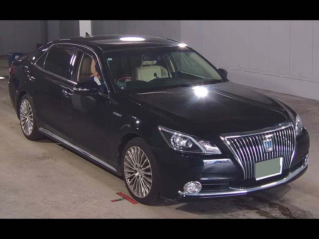 TOYOTA CROWN MAJESTA 4D F VERSION