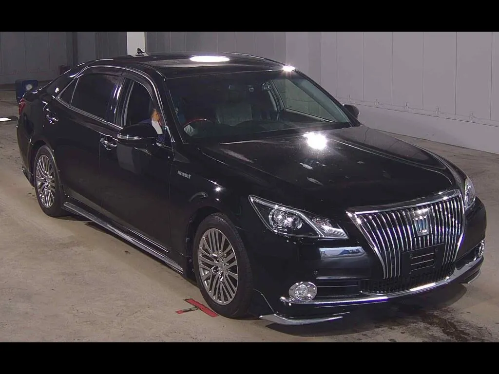 TOYOTA CROWN MAJESTA 4D F VERSION