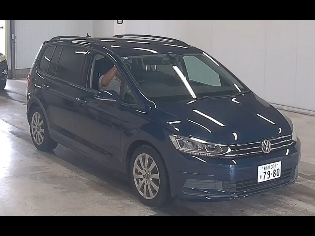 VOLKSWAGEN GOLF TOURAN
