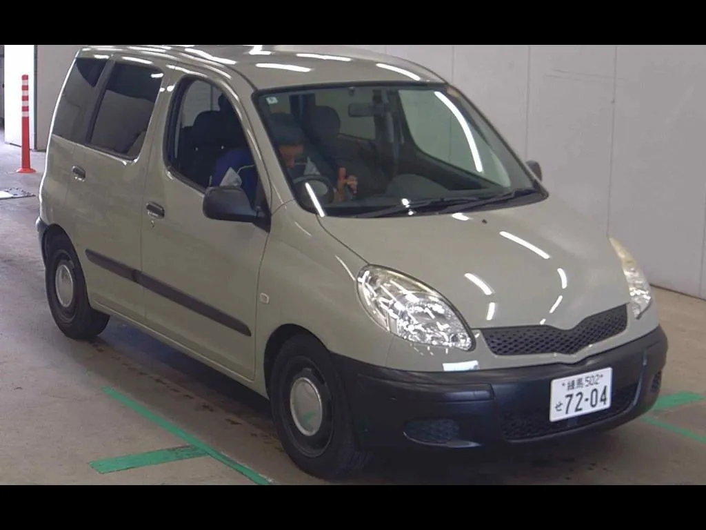 TOYOTA FUNCARGO X REAR LIVING VERSION