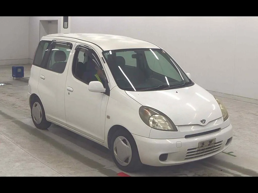 TOYOTA FUNCARGO X