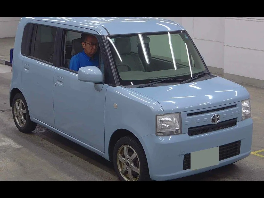 TOYOTA PIXIS SPACE 4WD L