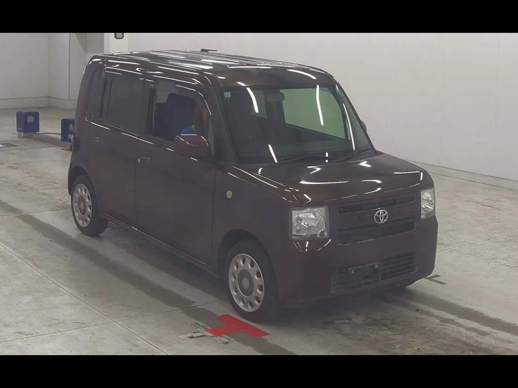 TOYOTA PIXIS SPACE X