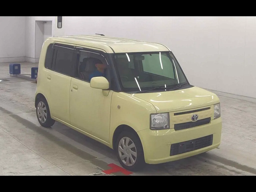 TOYOTA PIXIS SPACE L