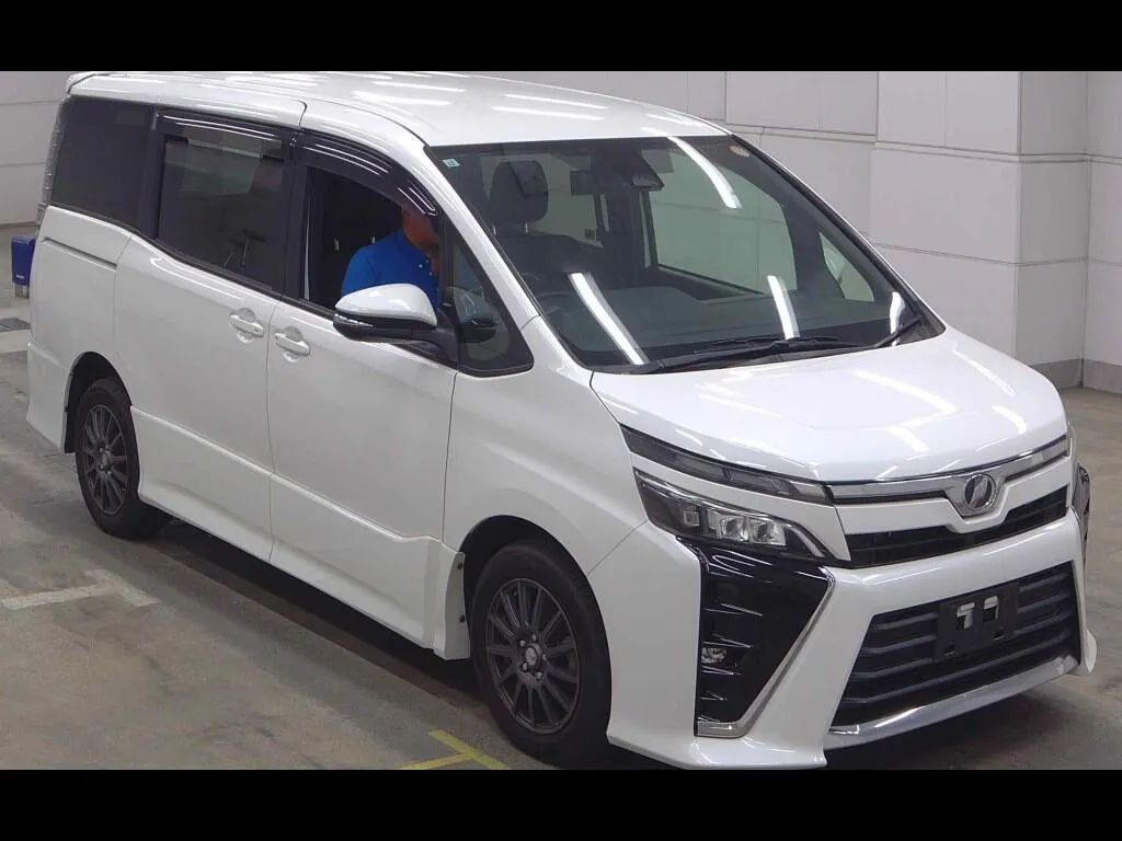 TOYOTA VOXY 4WD ZS