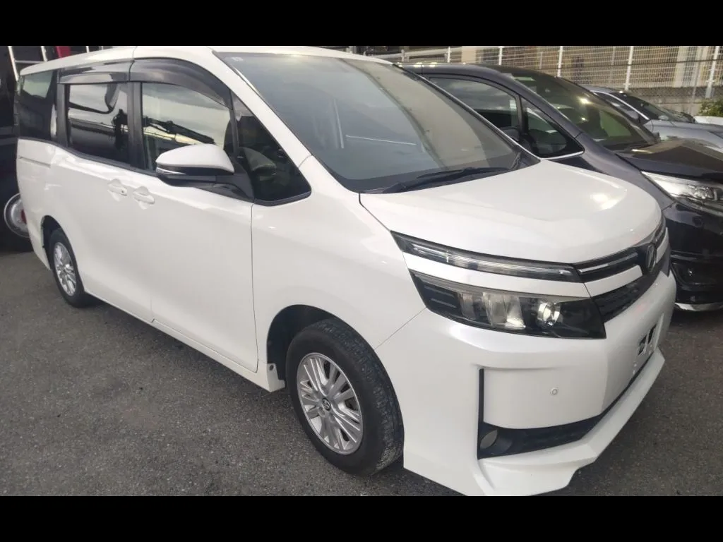 TOYOTA VOXY V