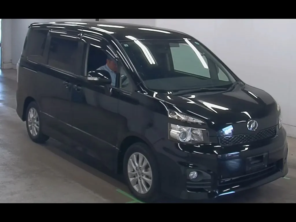 TOYOTA VOXY ZS