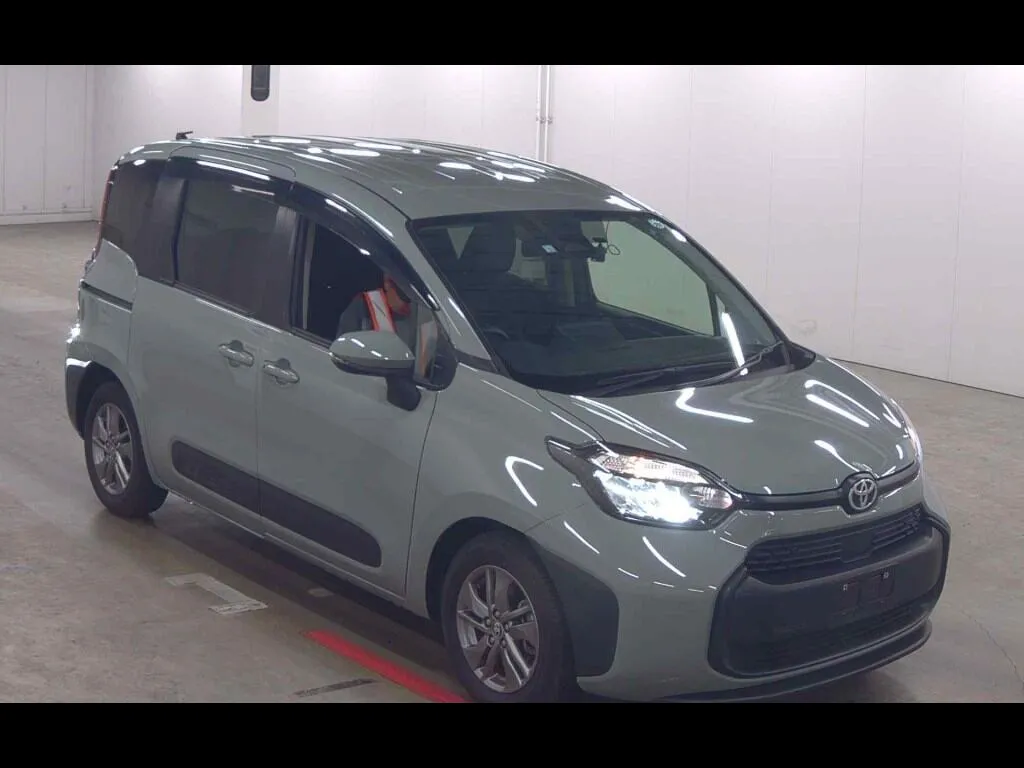 TOYOTA SIENTA X