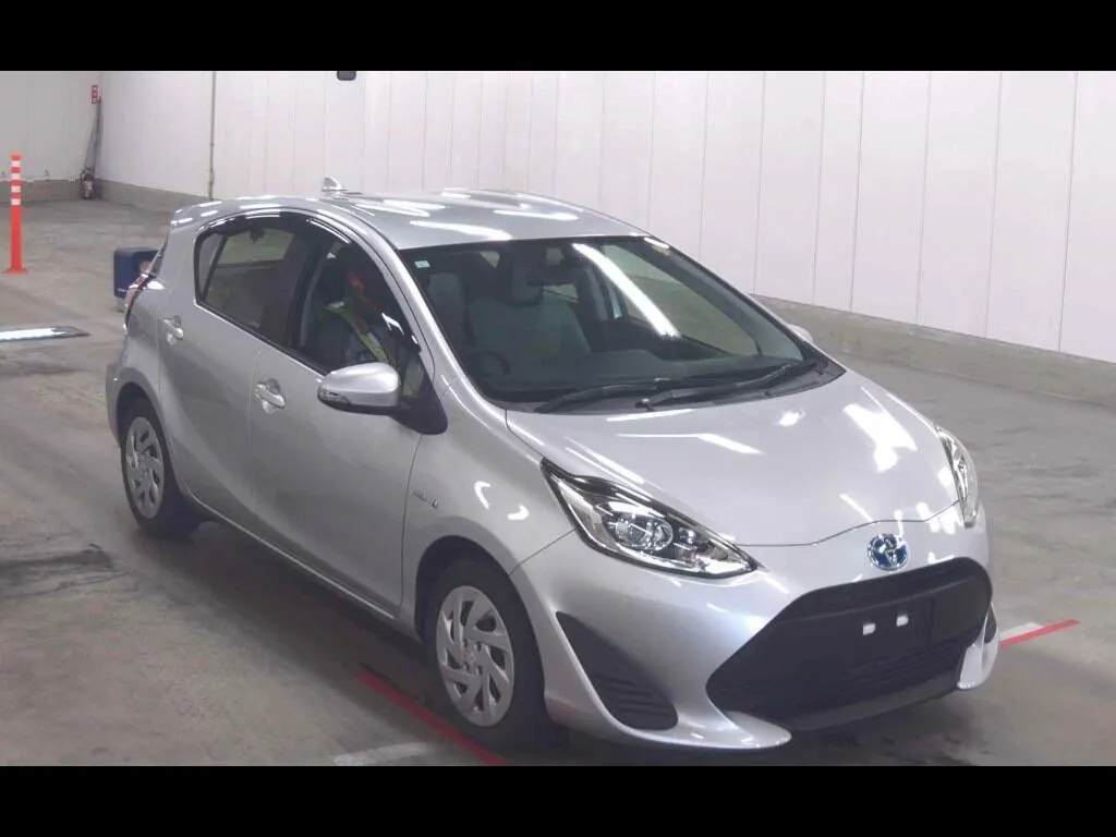 TOYOTA AQUA L
