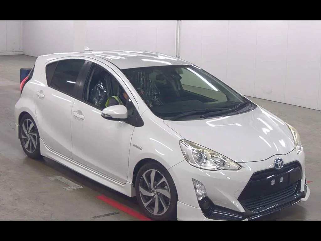 TOYOTA AQUA S