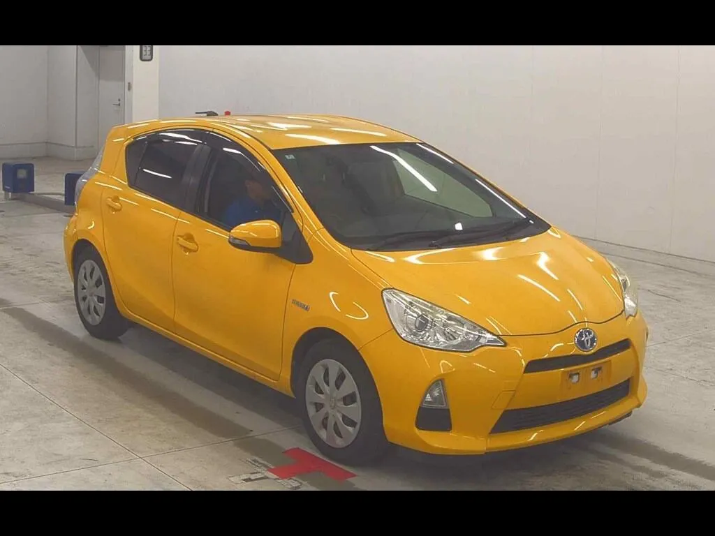 TOYOTA AQUA G