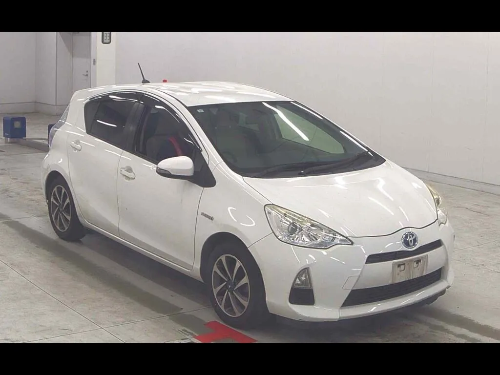 TOYOTA AQUA S