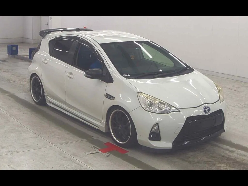 TOYOTA AQUA S