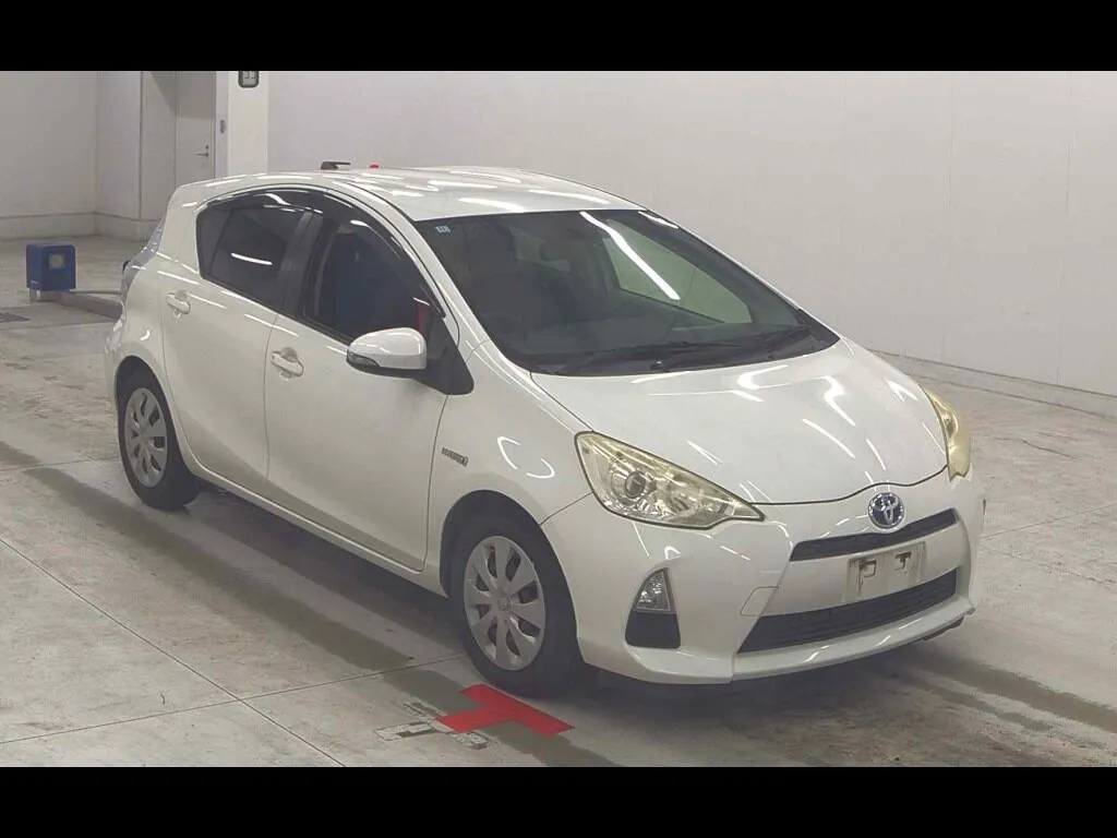 TOYOTA AQUA S