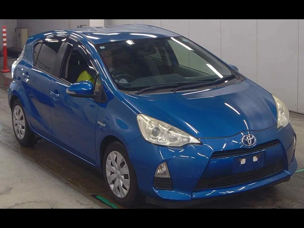 TOYOTA AQUA S