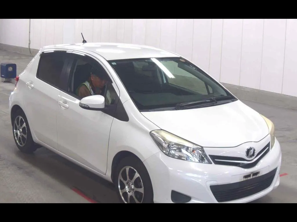 TOYOTA VITZ 5D F CIEL