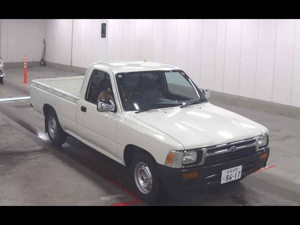 TOYOTA HILUX DX