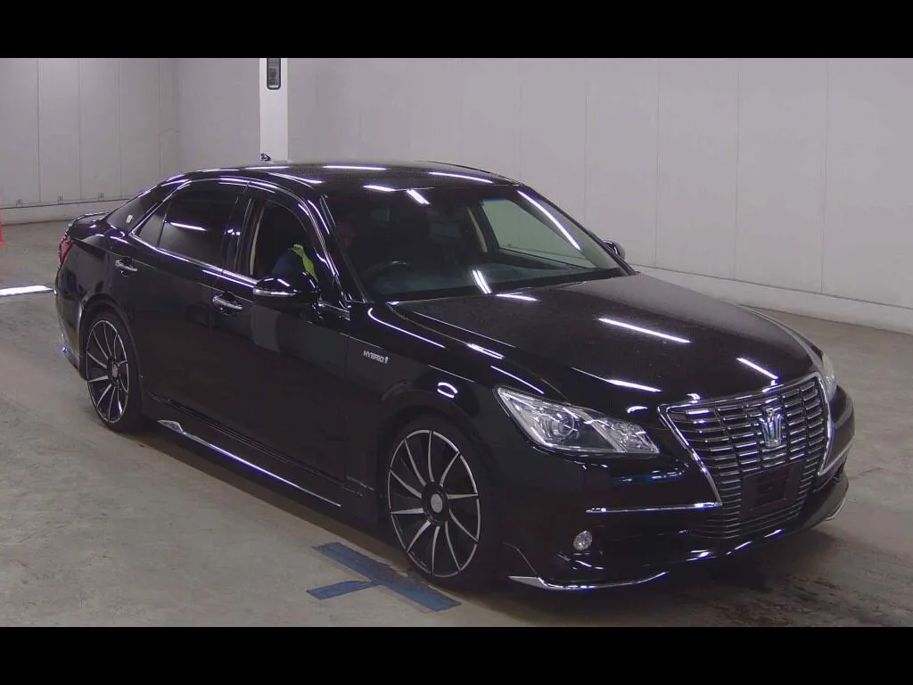TOYOTA CROWN HYBRID ROYAL SALOON