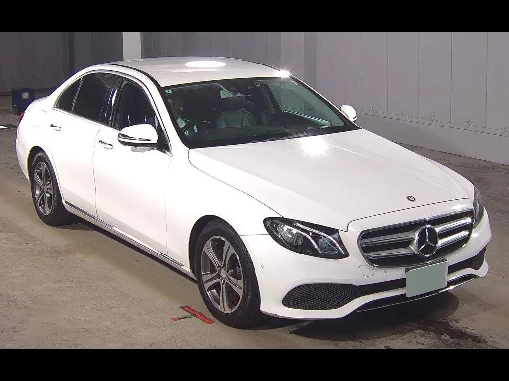 MERCEDES BENZ E-CLASS 4D E200 AVANTGARDE