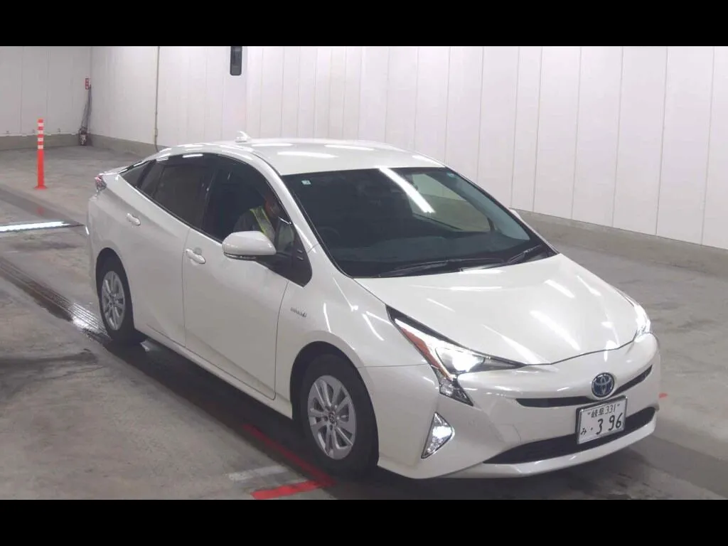 TOYOTA PRIUS 5D 4WD S SAFETY PLUS