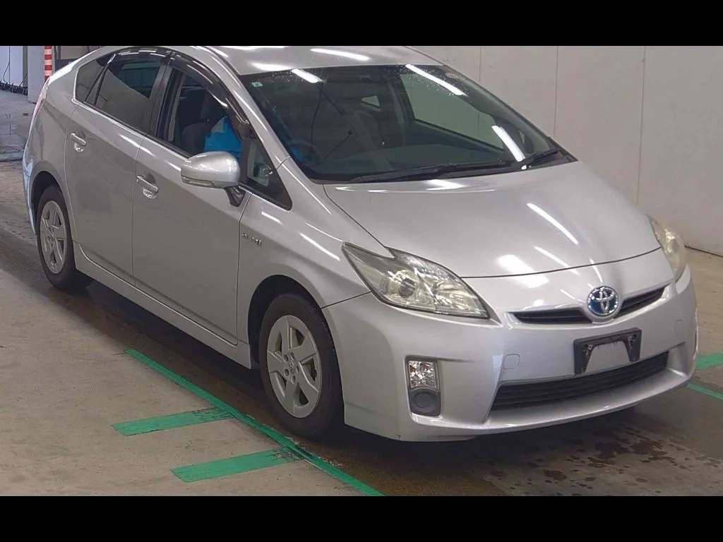 TOYOTA PRIUS 5D L