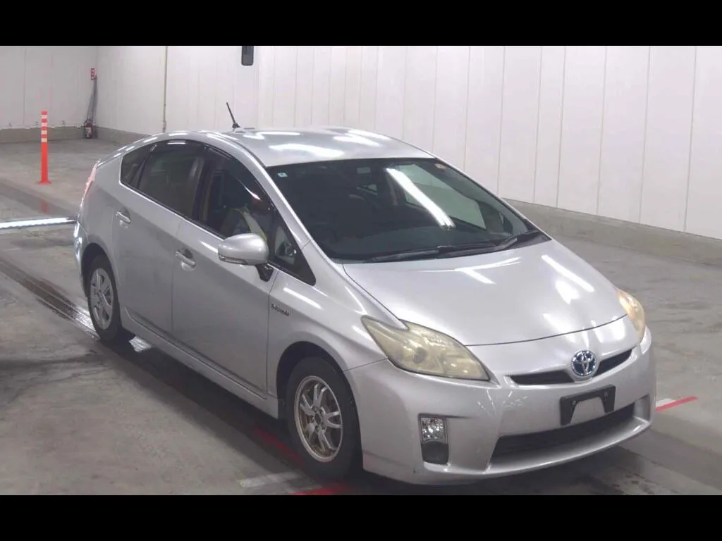 TOYOTA PRIUS 5D L