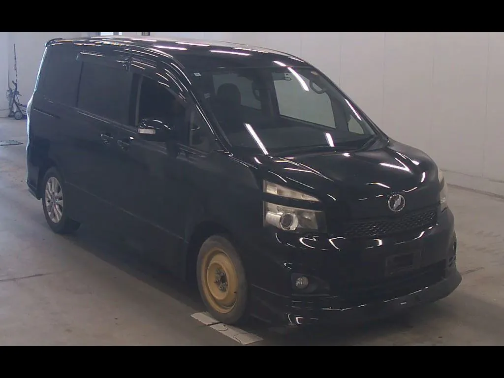 TOYOTA VOXY ZS