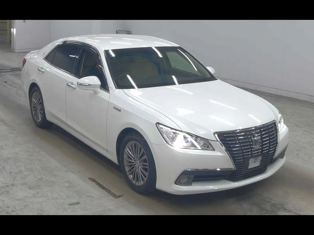 TOYOTA CROWN HYBRID ROYAL SALOON