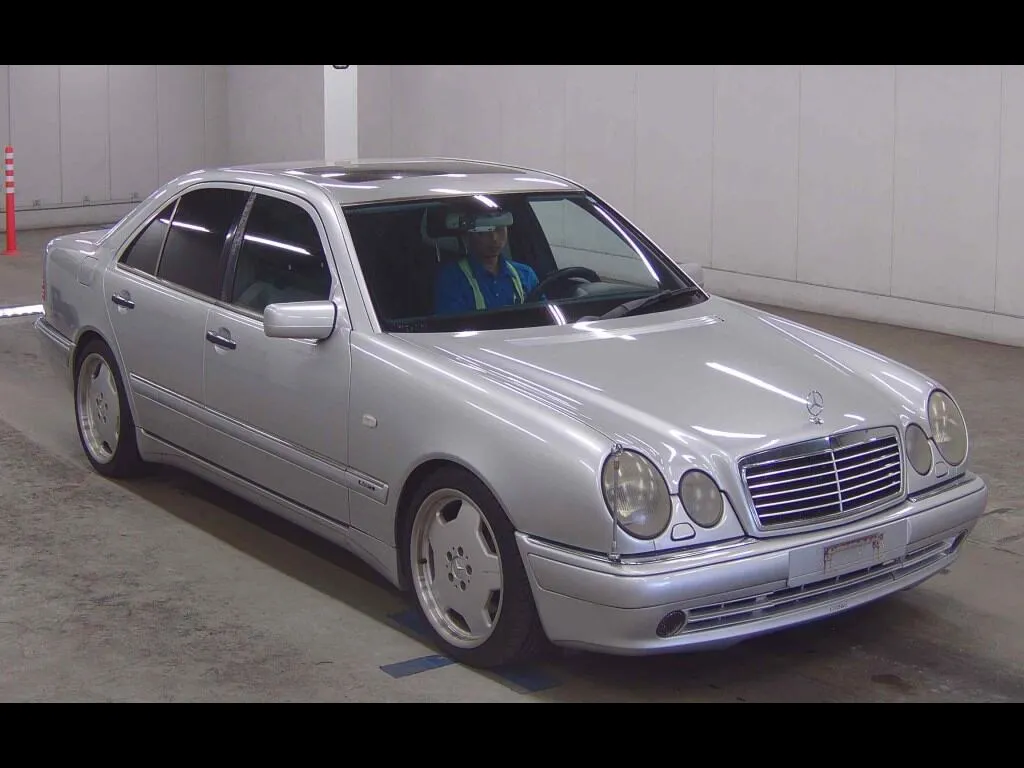 MERCEDES BENZ E-CLASS 4D