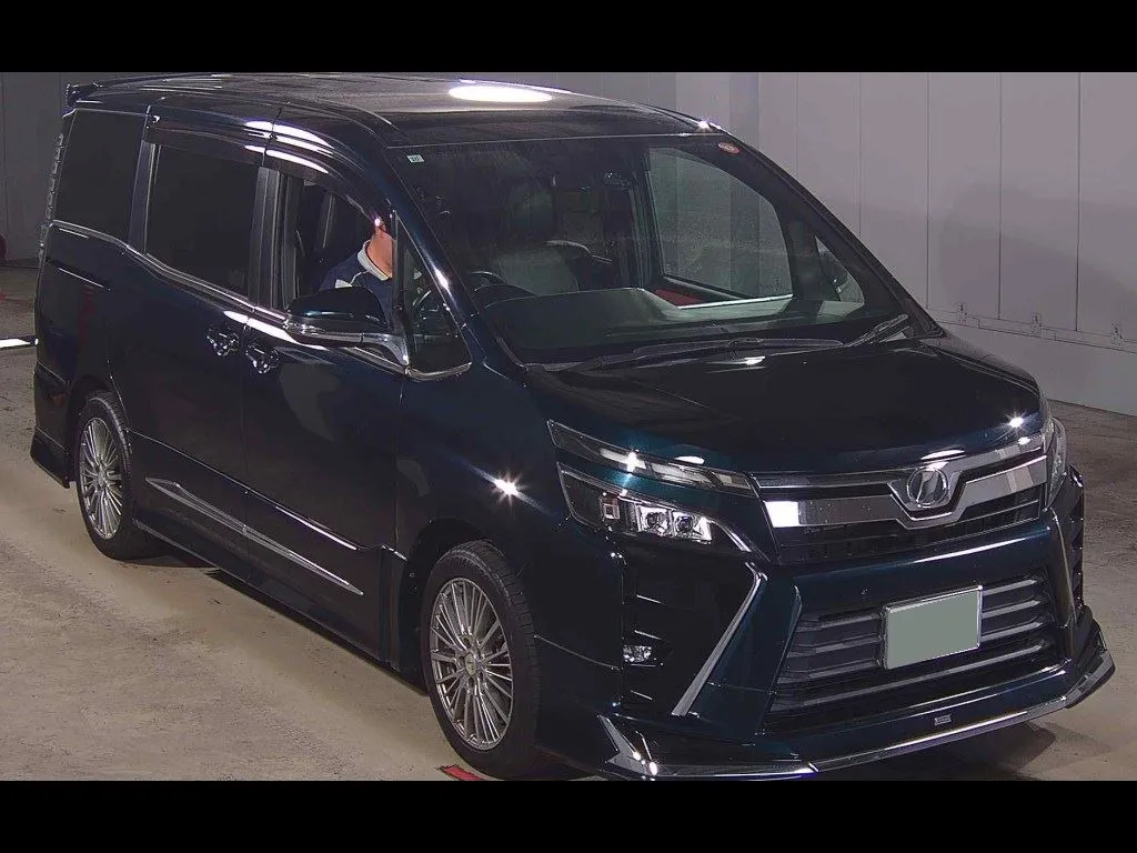 TOYOTA VOXY ZS