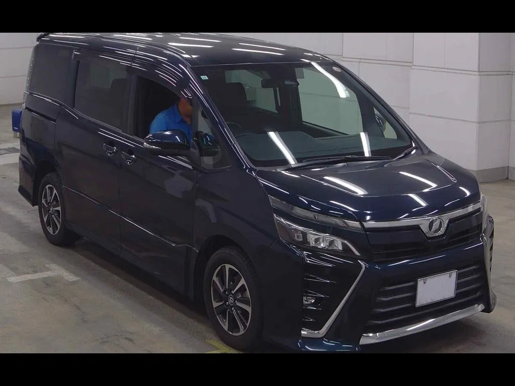 TOYOTA VOXY 4WD ZS