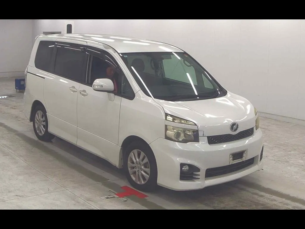 TOYOTA VOXY ZS