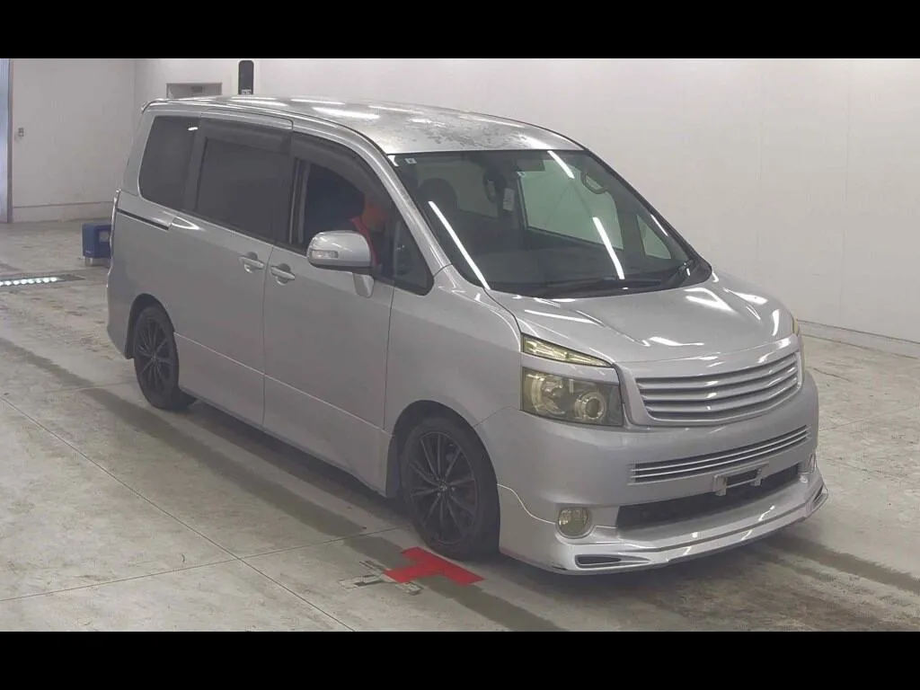 TOYOTA VOXY Z