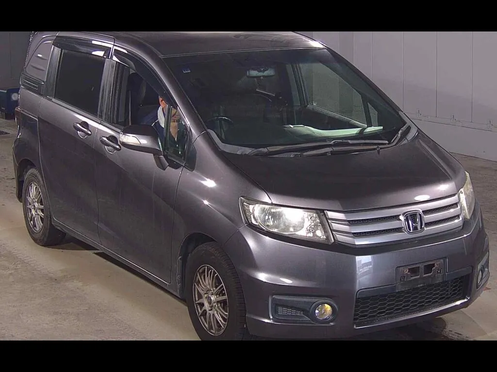 HONDA FREED SPIKE G JUST SELECTION +