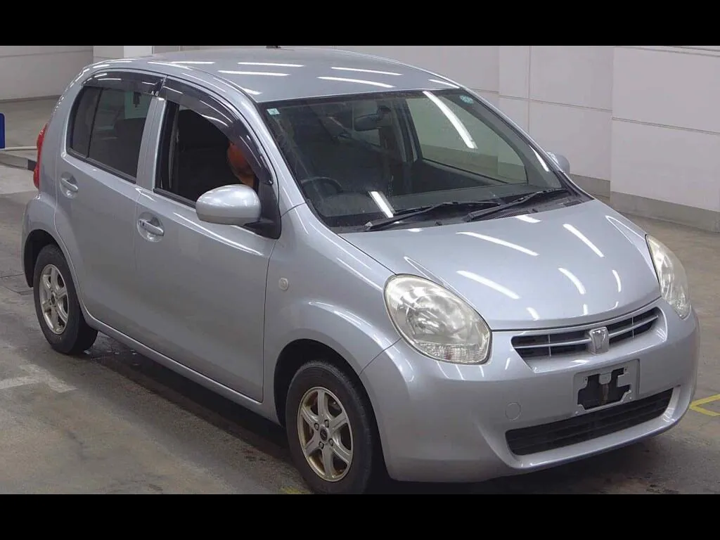 TOYOTA PASSO 4WD X KUTSUROGI