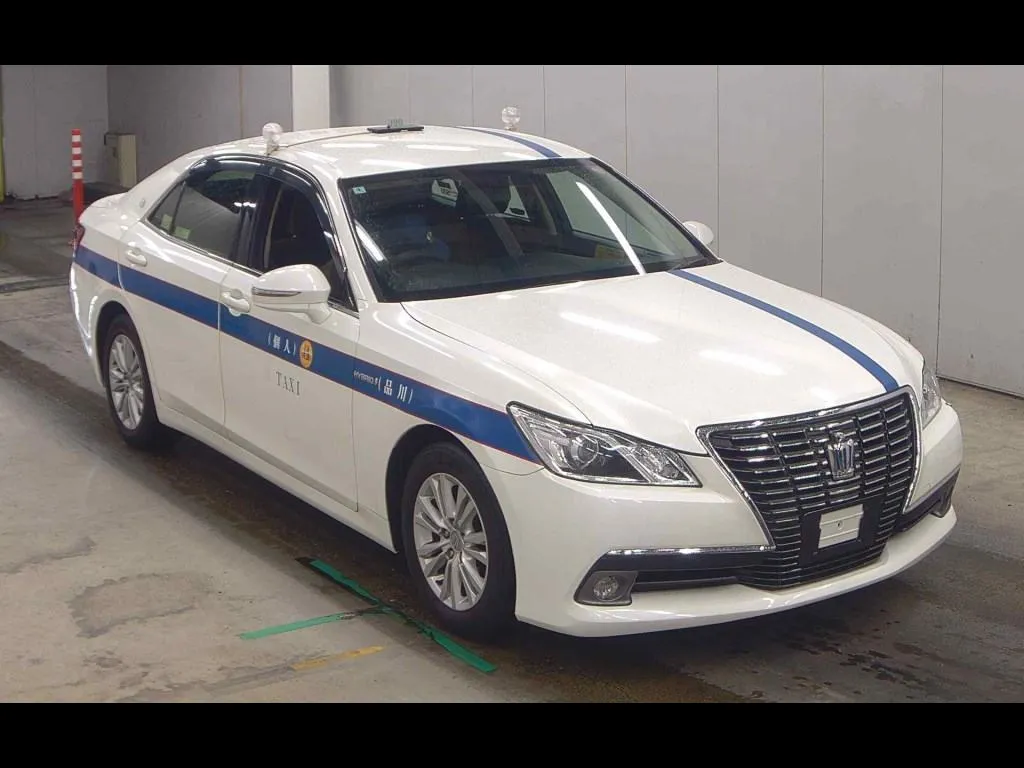 TOYOTA CROWN HYBRID ROYAL