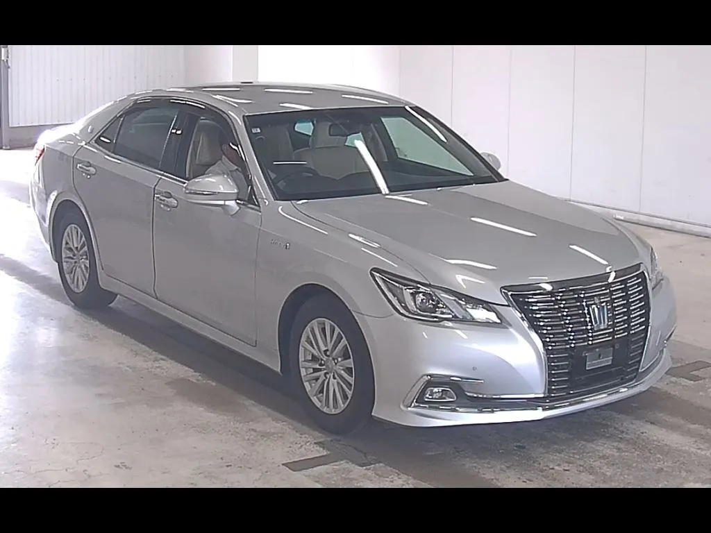 TOYOTA CROWN HYBRID ROYAL SALOON