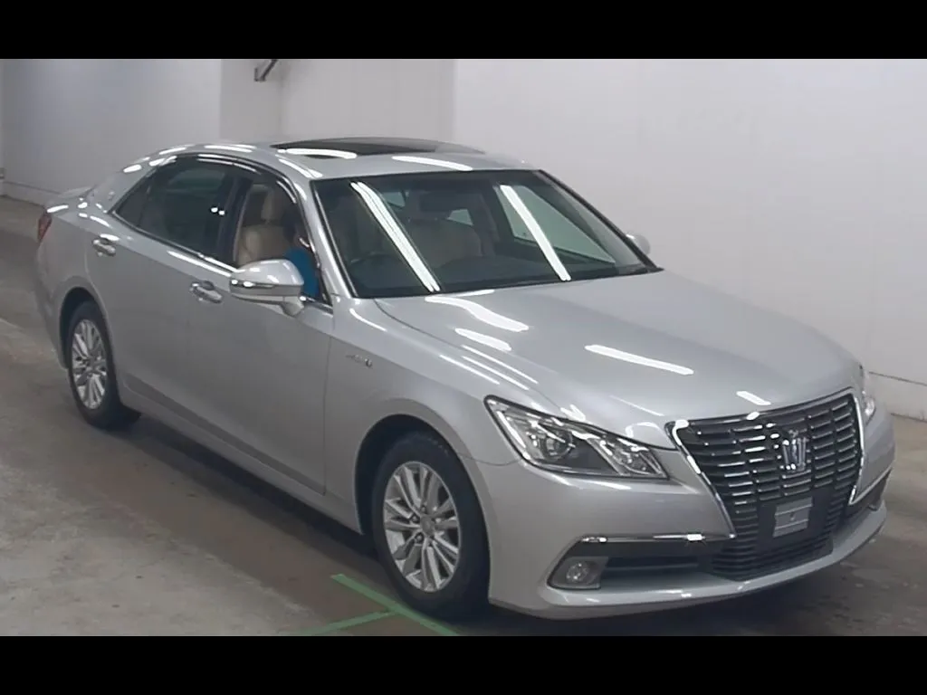 TOYOTA CROWN HYBRID ROYAL SALOON