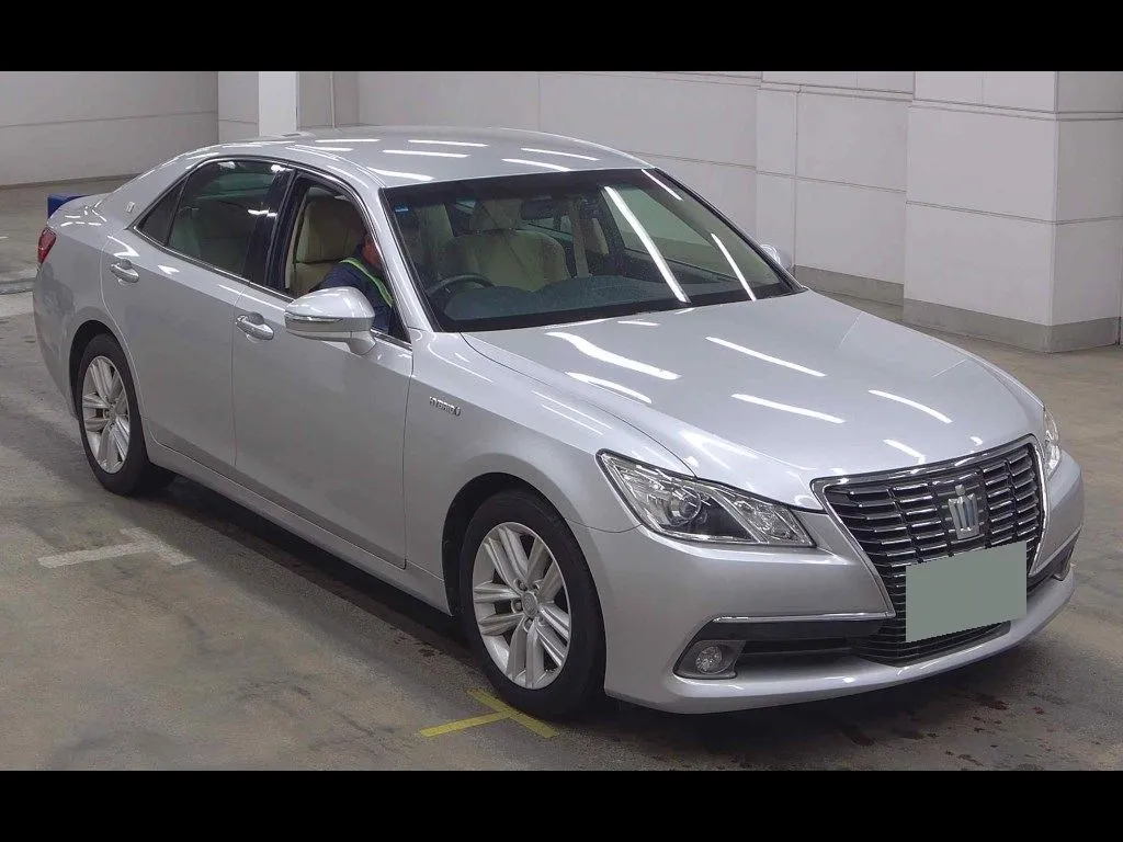 TOYOTA CROWN HYBRID ROYAL SALOON