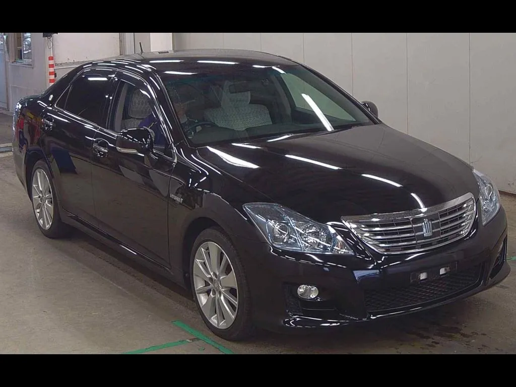 TOYOTA CROWN HYBRID SPECIAL EDITION