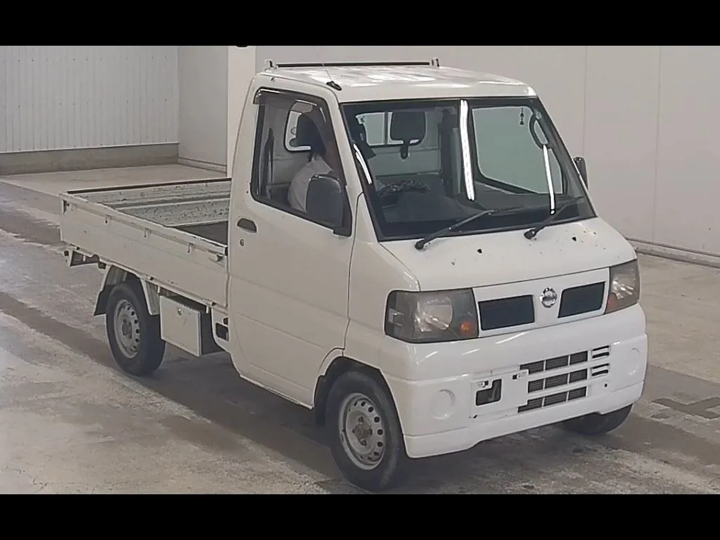 NISSAN CLIPPER TRUCK 4WD DX
