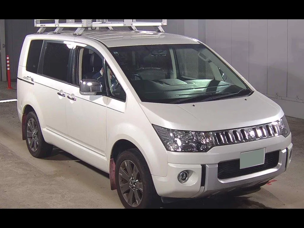 MITSUBISHI DELICA D:5 4WD CHAMONIX