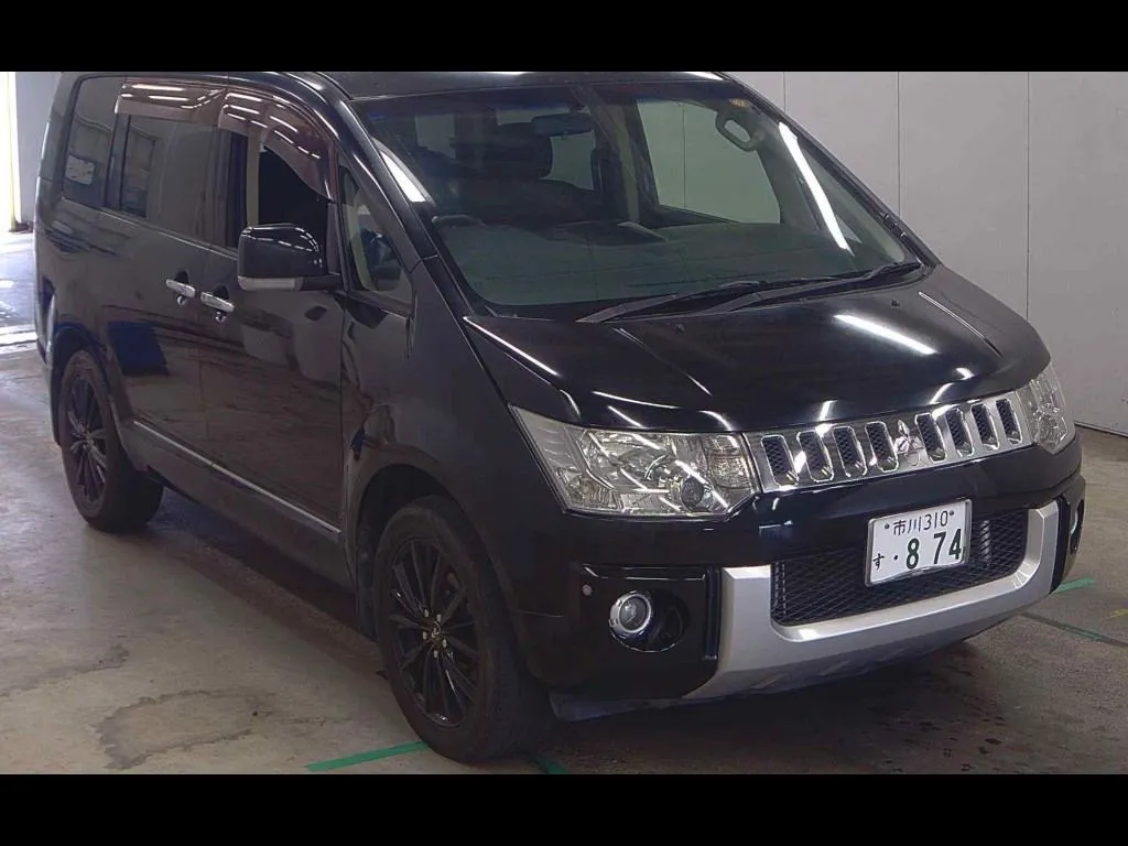 MITSUBISHI DELICA D:5 M