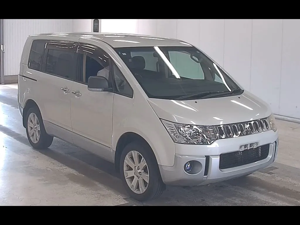 MITSUBISHI DELICA D:5 4WD CHAMONIX