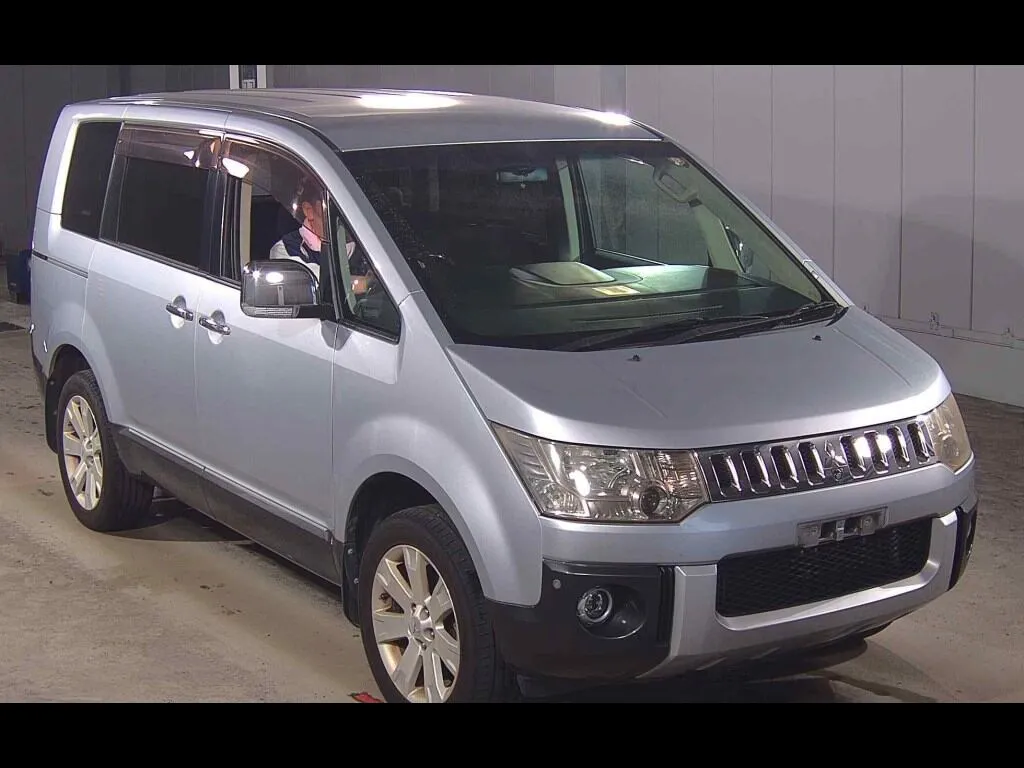 MITSUBISHI DELICA D:5 4WD CHAMONIX